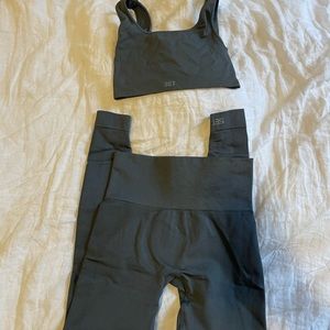 Set active set in slate size small box bra